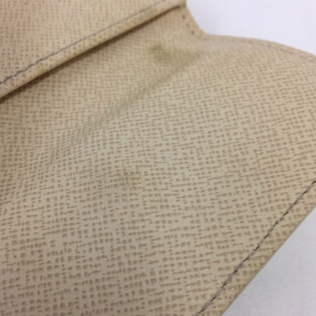 下のパーツは内側